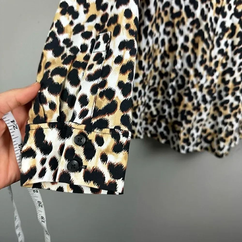 Chico’s animal printed casual button down shirt size 2 - Picture 4 of 9